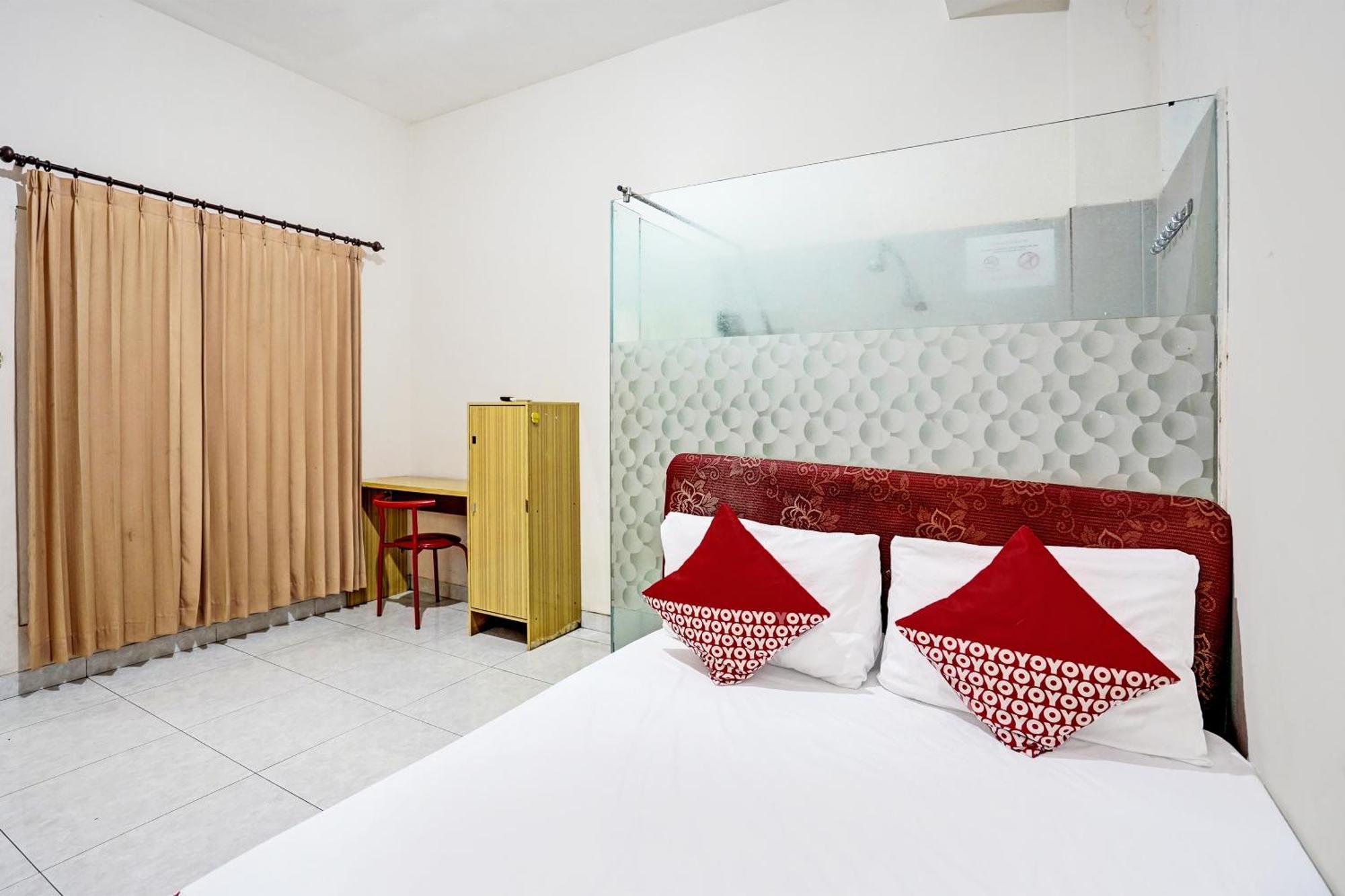 Oyo Life 92190 Arya Guest House Tulungagung Exterior photo